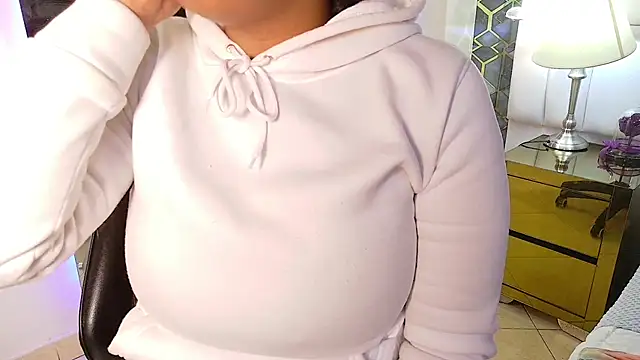 lia mariana online show from October 2025 01:23:02 PM