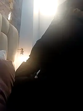 lia mariana online show from March 2026 03:42:01 AM