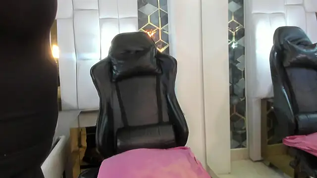 lia mariana online show from March 2026 10:11:01 PM