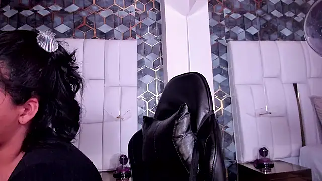 lia mariana online show from May 2026 04:22:01 AM
