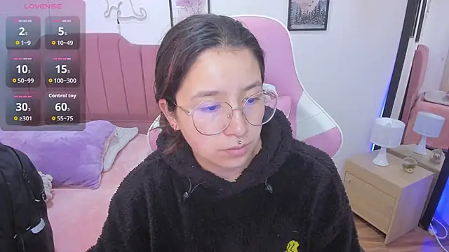 Snapshot of Amy_joones chatting on November 2025 02:06:01 PM Amy joones online show from November 2025 02:06:01 PM