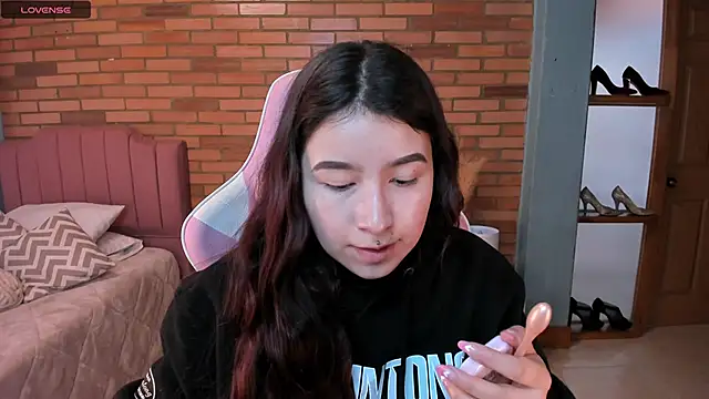 Amy joones online show from May 2026 11:46:02 AM