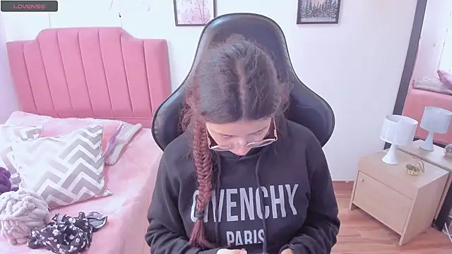 Snapshot of Amy_joones chatting on December 2025 12:48:02 PM Amy joones online show from December 2025 12:48:02 PM