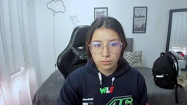 Snapshot of Amy_joones chatting on October 2025 12:06:02 PM Amy joones online show from October 2025 12:06:02 PM