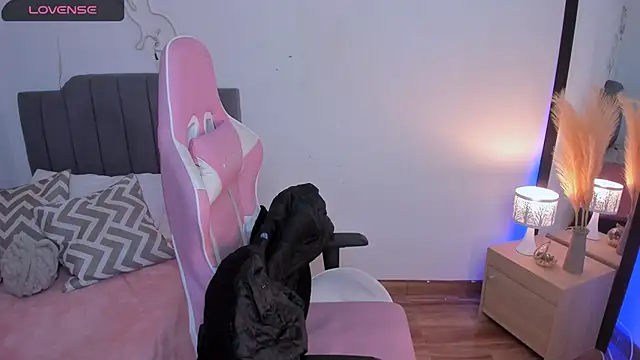 Amy joones online show from April 2026 11:14:02 AM