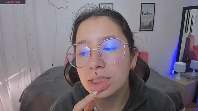 Snapshot of Amy_joones chatting on November 2025 01:05:01 PM Amy joones online show from November 2025 01:05:01 PM