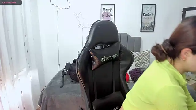 Snapshot of Amy_joones chatting on October 2025 12:50:02 PM Amy joones online show from October 2025 12:50:02 PM