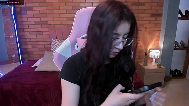 Snapshot of Amy_joones chatting on June 2026 11:44:01 AM Amy joones online show from June 2026 11:44:01 AM
