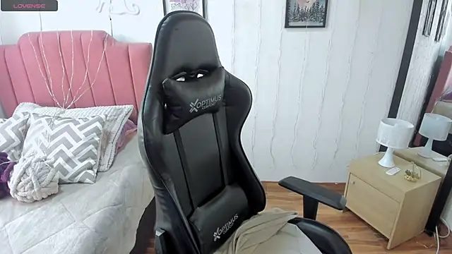 Amy joones online show from January 2026 01:28:01 PM