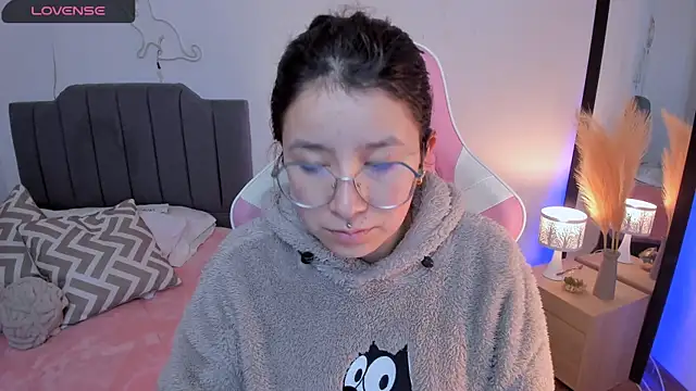 Amy joones online show from April 2026 11:01:01 AM