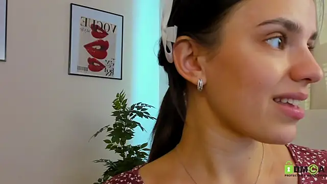 Snapshot of SuzyJamess chatting on March 2025 08:29:01 AM SuzyJamess online show from March 2025 08:29:01 AM