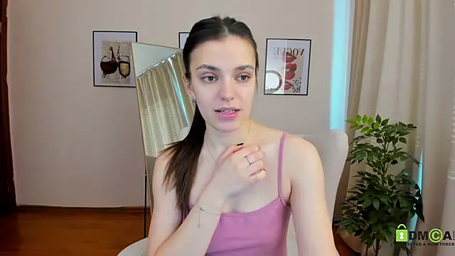 Snapshot of SuzyJamess chatting on February 2025 02:33:02 AM SuzyJamess online show from February 2025 02:33:02 AM