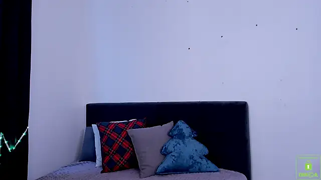 Snapshot of SuzyJamess chatting on January 2025 09:01:02 AM SuzyJamess online show from January 2025 09:01:02 AM