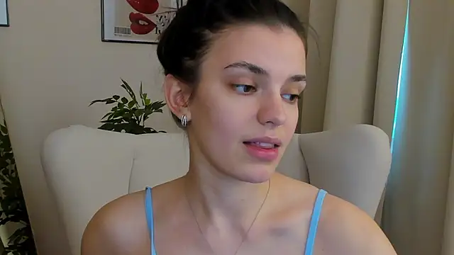 Snapshot of SuzyJamess chatting on February 2025 05:23:01 AM SuzyJamess online show from February 2025 05:23:01 AM