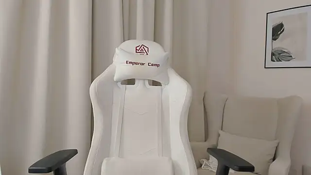 Snapshot of SuzyJamess chatting on December 2024 05:20:01 AM SuzyJamess online show from December 2024 05:20:01 AM