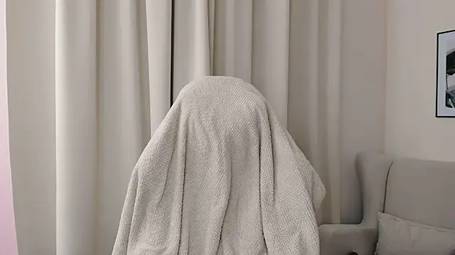 Snapshot of SuzyJamess chatting on December 2024 04:51:02 AM SuzyJamess online show from December 2024 04:51:02 AM