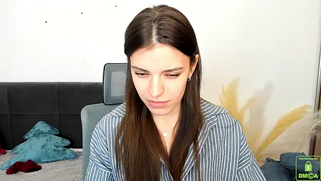 Snapshot of SuzyJamess chatting on January 2025 12:02:02 PM SuzyJamess online show from January 2025 12:02:02 PM