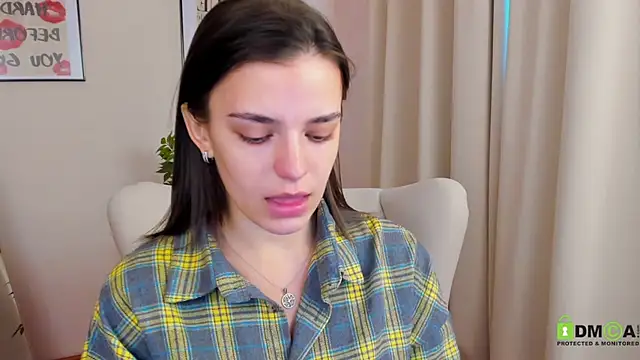 Snapshot of SuzyJamess chatting on March 2025 02:28:02 AM SuzyJamess online show from March 2025 02:28:02 AM