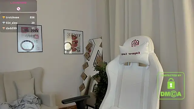 Snapshot of SuzyJamess chatting on February 2025 06:40:01 AM SuzyJamess online show from February 2025 06:40:01 AM