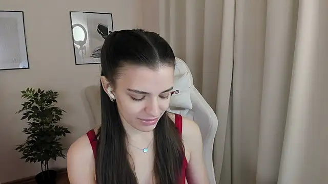 Snapshot of SuzyJamess chatting on January 2025 01:43:01 AM SuzyJamess online show from January 2025 01:43:01 AM