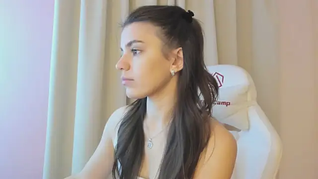 Snapshot of SuzyJamess chatting on December 2024 02:10:01 AM SuzyJamess online show from December 2024 02:10:01 AM