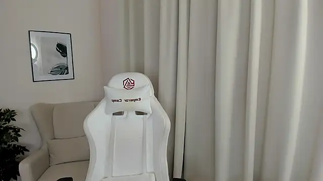 Snapshot of SuzyJamess chatting on January 2025 01:53:02 AM SuzyJamess online show from January 2025 01:53:02 AM