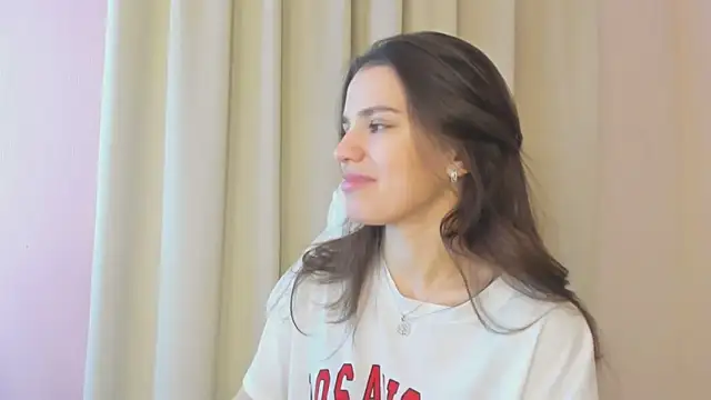 Snapshot of SuzyJamess chatting on December 2024 02:15:02 AM SuzyJamess online show from December 2024 02:15:02 AM