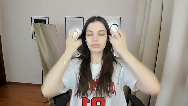 Snapshot of SuzyJamess chatting on January 2025 02:44:02 AM SuzyJamess online show from January 2025 02:44:02 AM