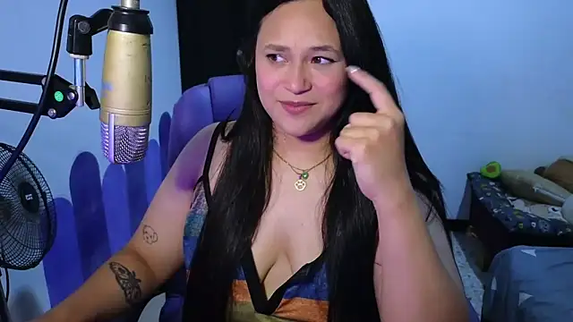 Luciernaga18 online show from December 2025 11:16:01 PM