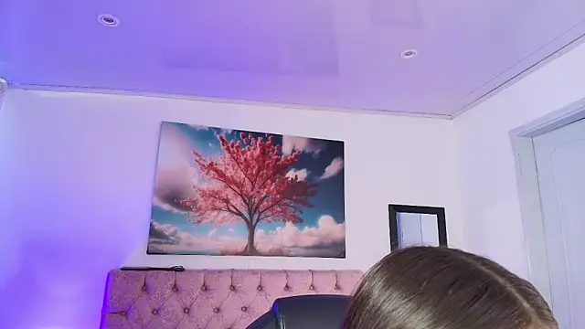 Julianaa Castro  online show from November 2025 11:32:02 AM