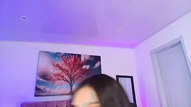 Julianaa Castro  online show from November 2025 11:36:02 AM