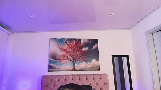 Julianaa Castro  online show from February 2026 11:37:02 AM