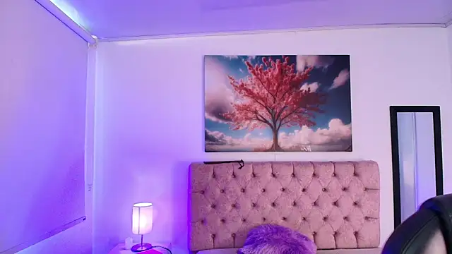 Julianaa Castro  online show from November 2025 11:43:02 AM