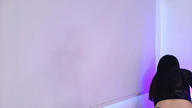 Julianaa Castro  online show from November 2025 11:48:01 AM