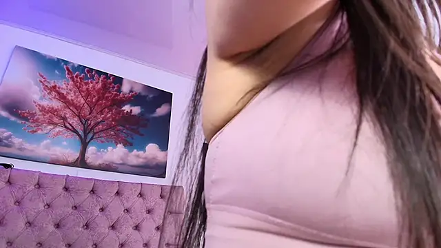 Julianaa Castro  online show from September 2025 11:36:01 AM