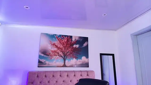 Julianaa Castro  online show from December 2025 01:57:01 PM