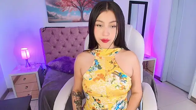 Julianaa Castro  online show from November 2025 12:10:02 PM