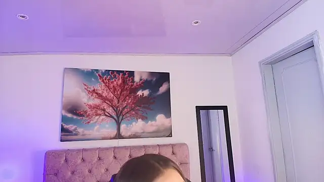 Julianaa Castro  online show from February 2026 11:43:02 AM