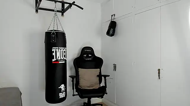 dan01  online show from November 2025 09:02:01 AM