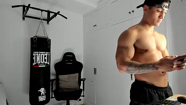 dan01  online show from December 2025 08:13:01 PM