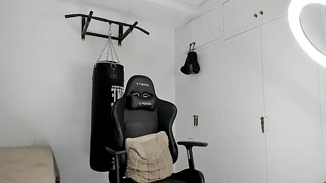 dan01  online show from November 2025 01:00:02 PM