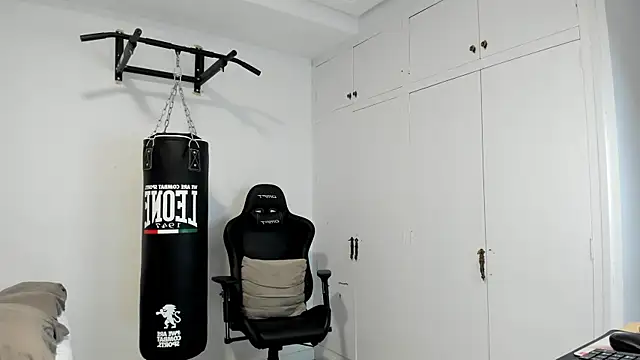 dan01  online show from December 2025 01:39:02 PM