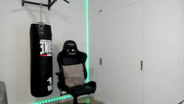 dan01  online show from April 2026 06:16:01 AM