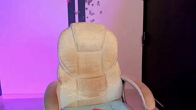 CandyLatinHott online show from November 2025 01:06:01 AM