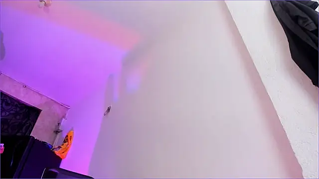 CandyLatinHott online show from April 2026 12:23:01 AM