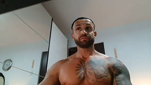 Snapshot of Magnificmuscles89 chatting on May 2026 03:43:02 PM Magnificmuscles89 online show from May 2026 03:43:02 PM