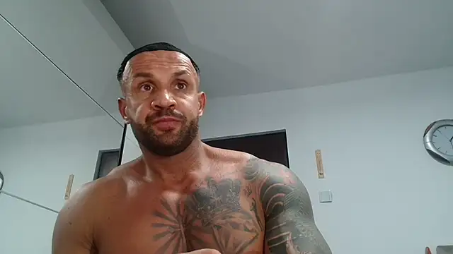 Magnificmuscles89 online show from April 2026 10:28:01 PM