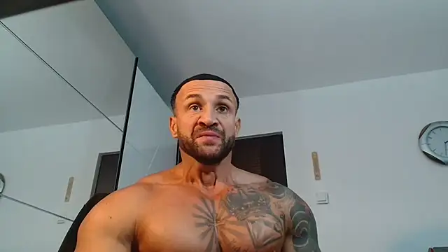 Magnificmuscles89 online show from June 2026 11:32:02 AM