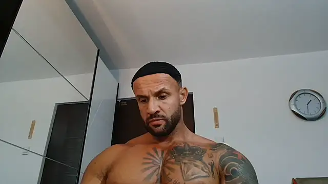 Magnificmuscles89 online show from June 2026 10:32:01 PM