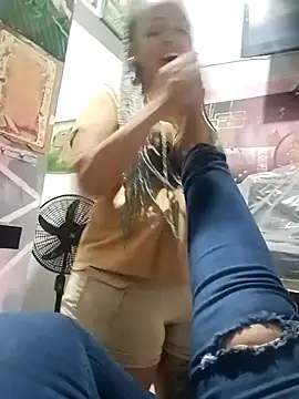 Snapshot of manzanahot9 chatting on November 2025 04:39:01 PM manzanahot9 online show from November 2025 04:39:01 PM